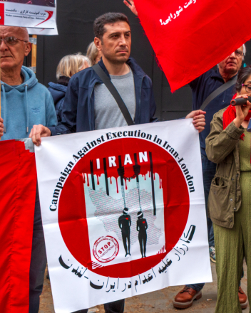Iranian demonstrator in London 