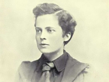 A black and white photo of Edith Lanchester.