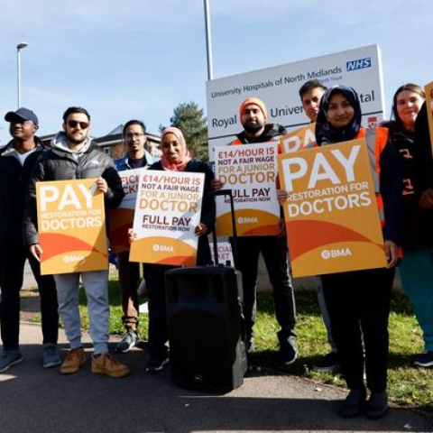 Junior doctors stand firm - Vimarsana News