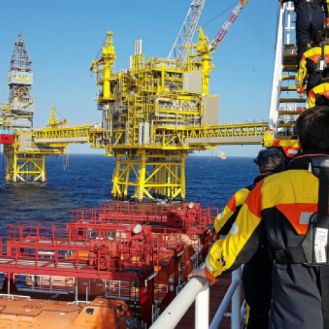A workers' plan to shut down oilfields - Vimarsana News