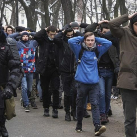 Putin digs a hole with more repression - Vimarsana News